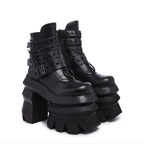 Never Sell Out Platform Boots - Picture 5 of 11